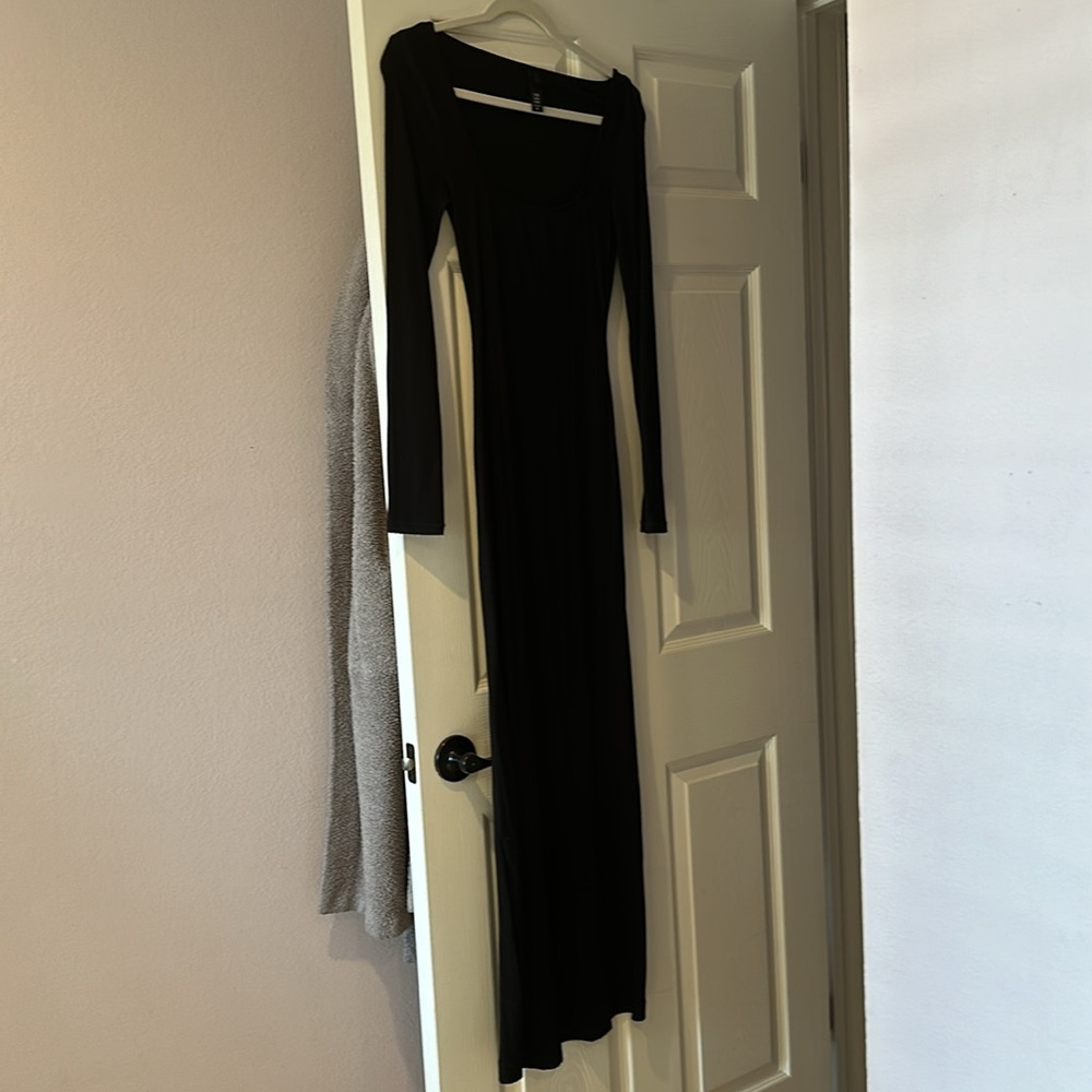 SKIMS Soft Lounge Long Sleeve Dress in Onyx (black) size Medium. Worn once
